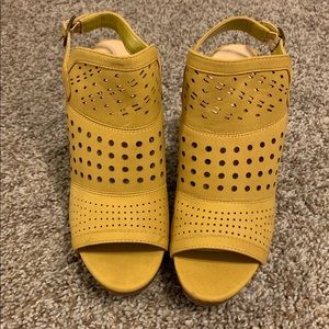 New Womans wedge shoes size 8 1/2